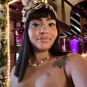 Meet your Posher, Lorietta